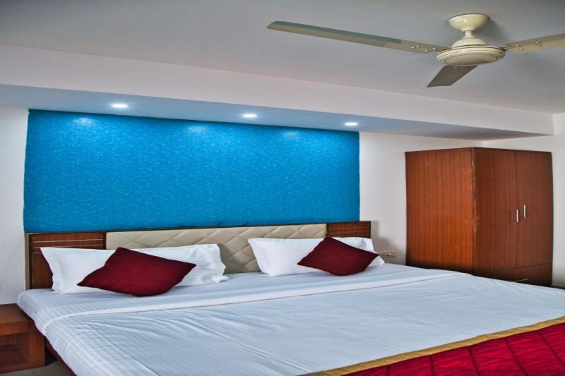 Business Inn Bangalore Luaran gambar